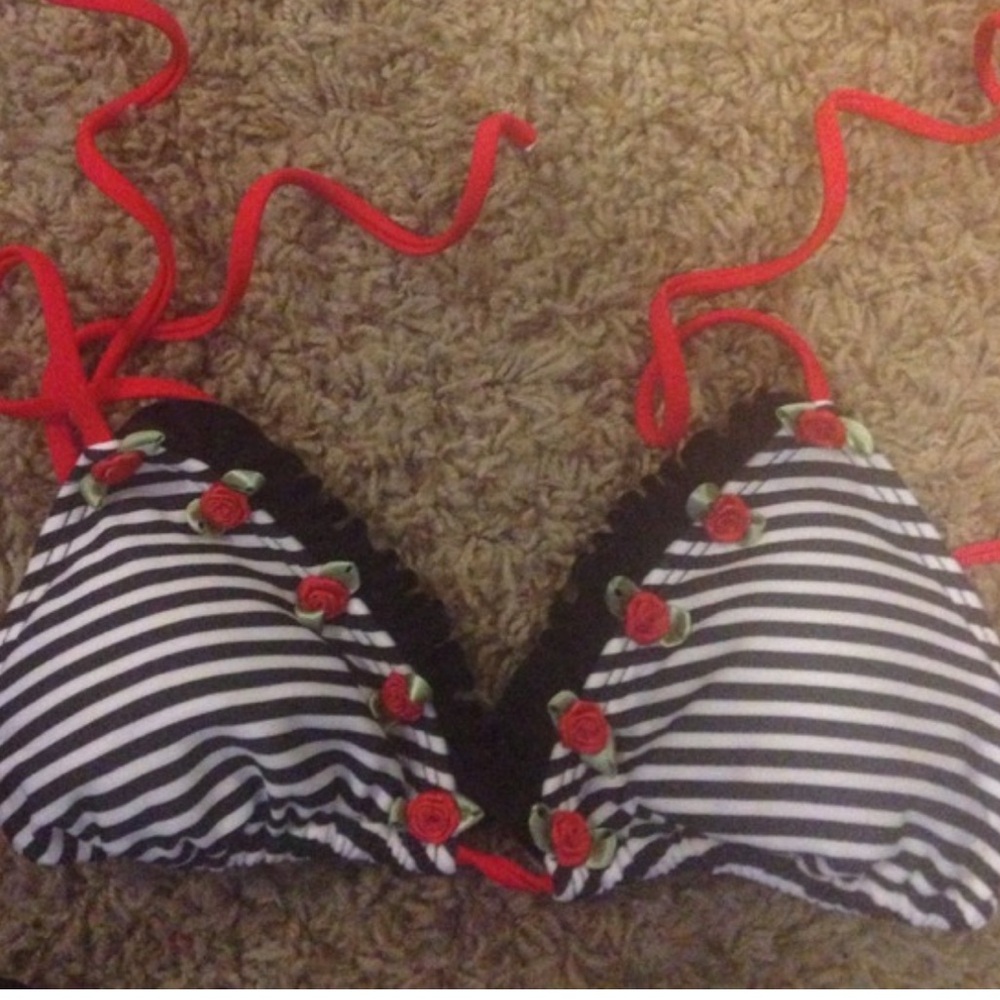 Bikini - Picture 4 of 4